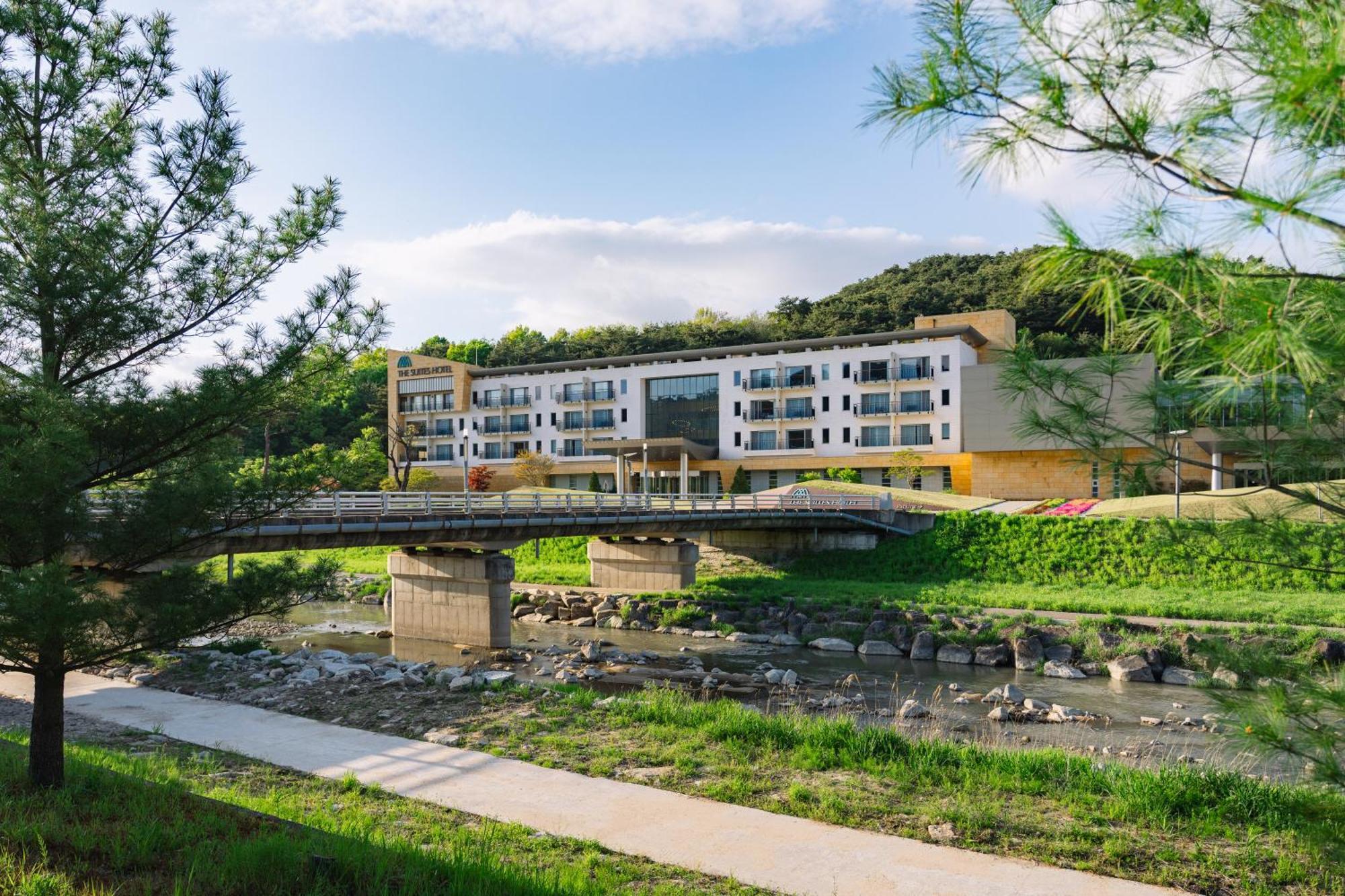The Suites Hotel Namwon Екстериор снимка